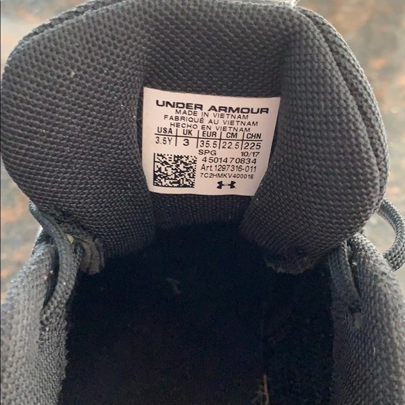 Under Armour Baseball Cleats (Worn twice) - Picture 2 of 2